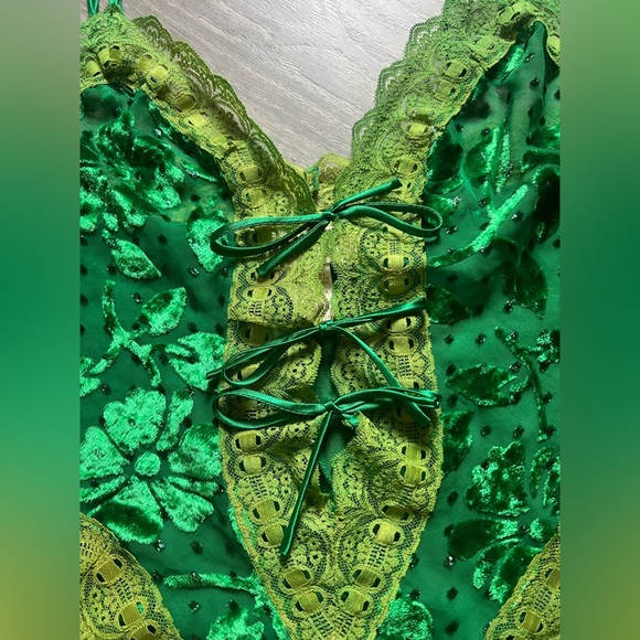 Victoria's Secret Vintage Gold Label Emerald Green Brocade Lace Teddy Bodysuit L - Picture 13 of 13